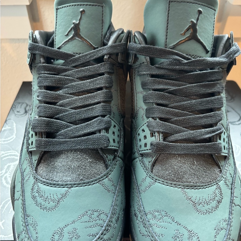 Jordan Air Jordan 4 Retro KAWS Black/Clear Glow Box Label - Picture 7 of 11
